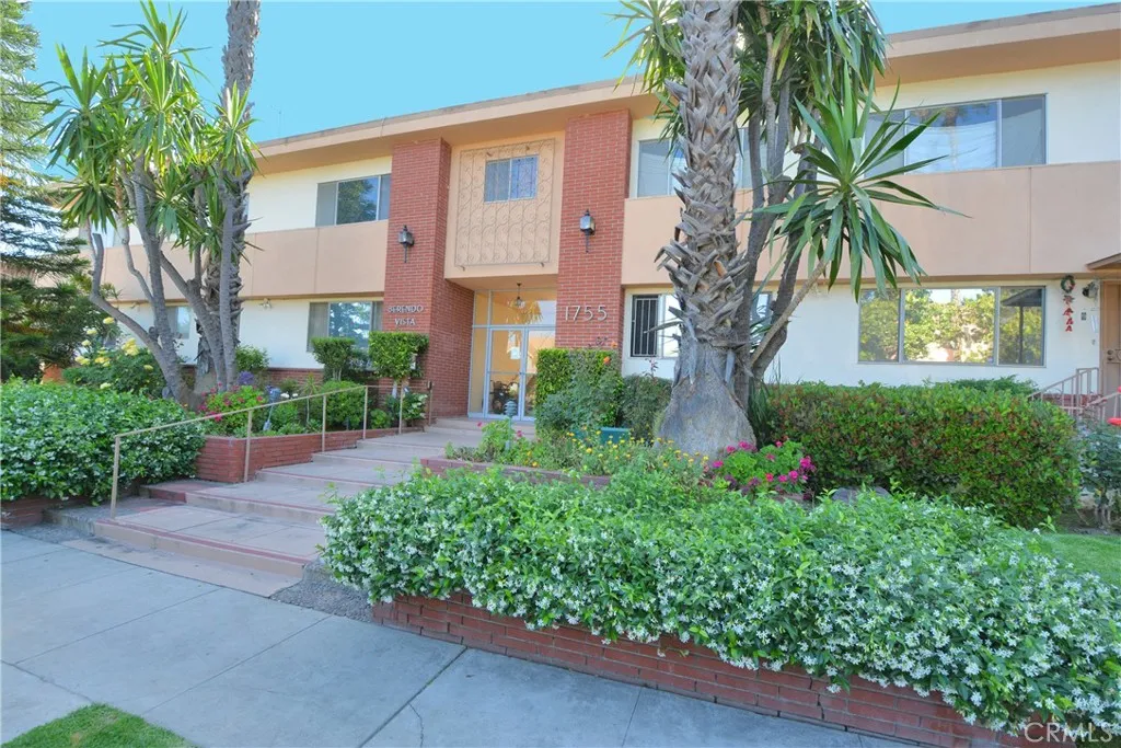 1755 N Berendo Street 28, Los Angeles, California 90027 home-pic-3